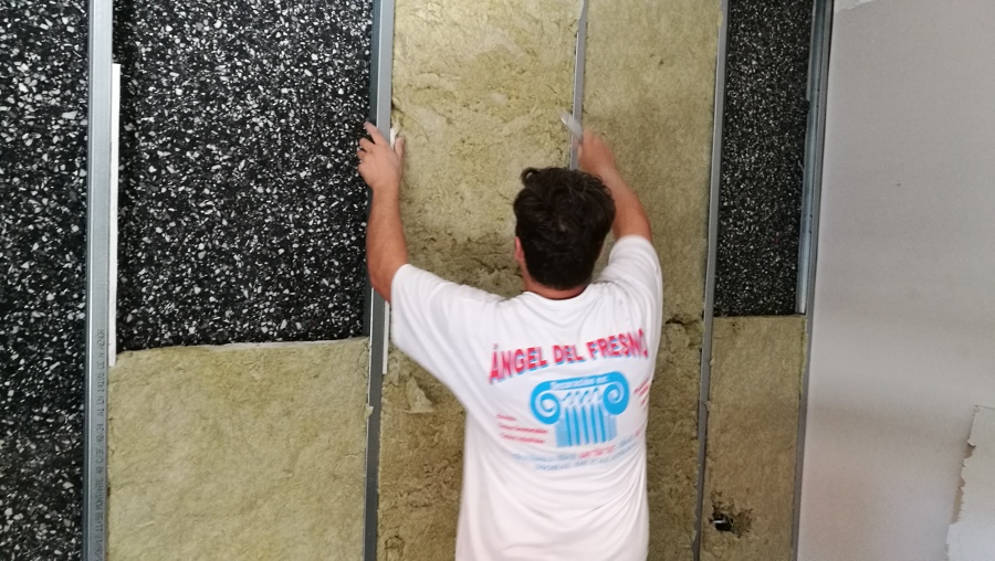 Insonorización de paredes con materiales acústicos