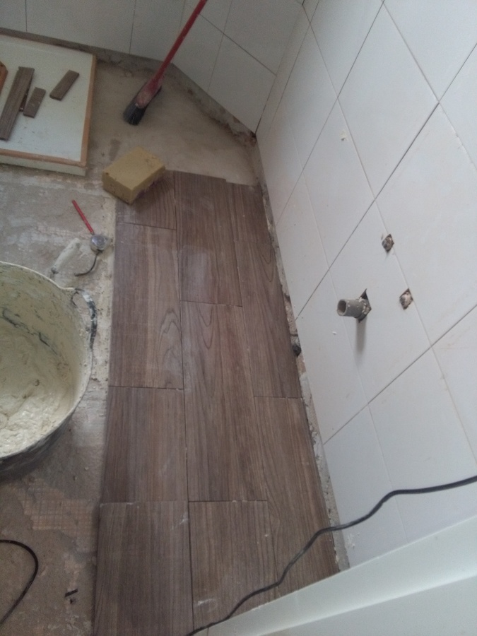colocacion suelo baño