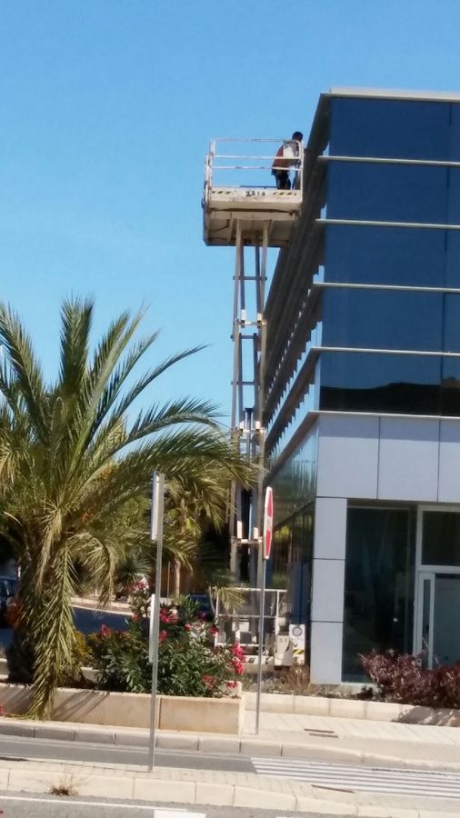 Limpieza de naves industriales