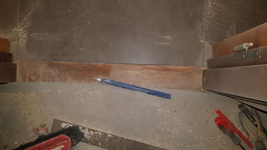 encuentro suelo baño con dormitorio
