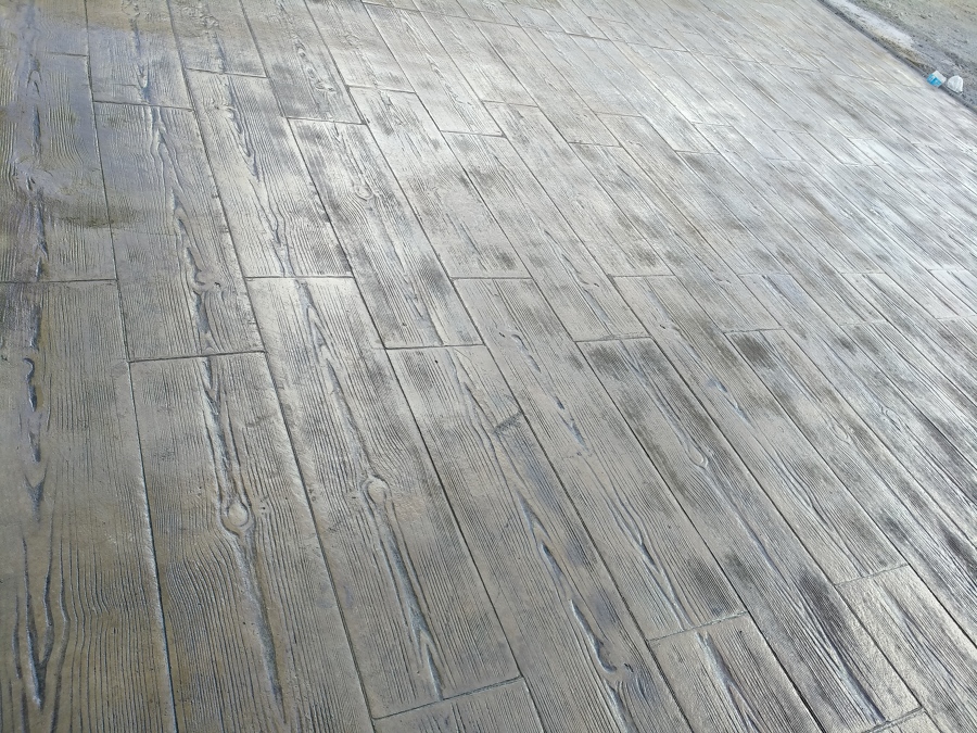 Hormigón impreso madera color 107 con desmoldeante 103