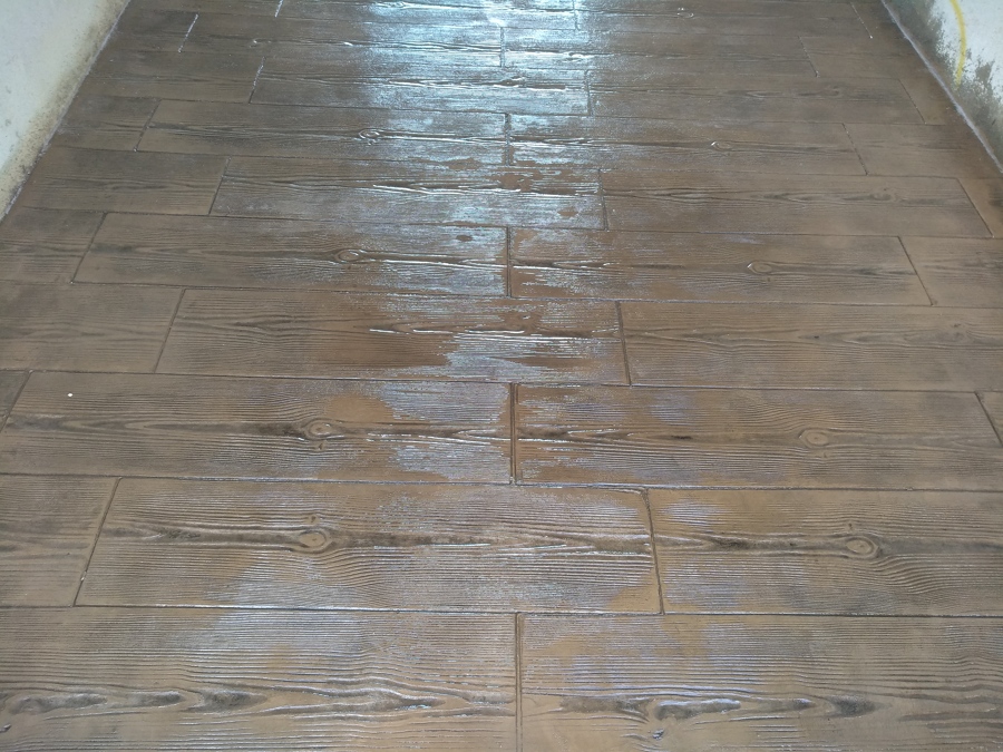 Hormigón impreso madera color 107 con desmoldeante 103