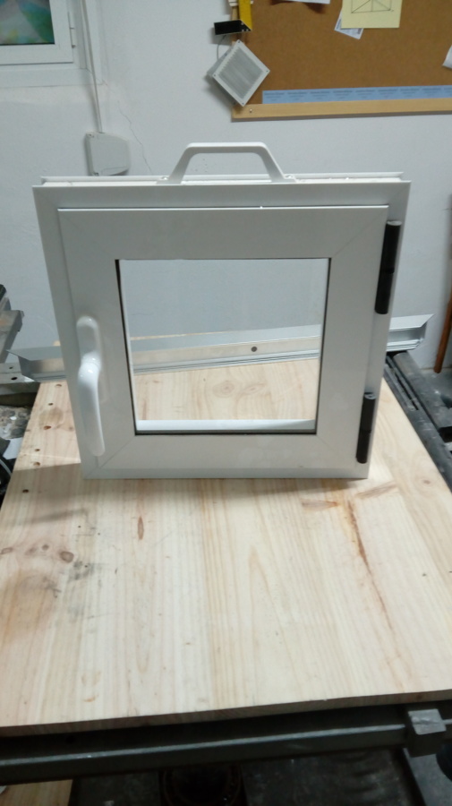 Ventana para aseo