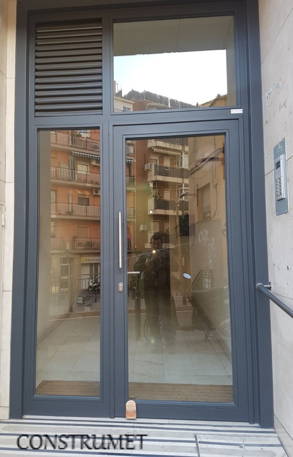 Puerta comunidad