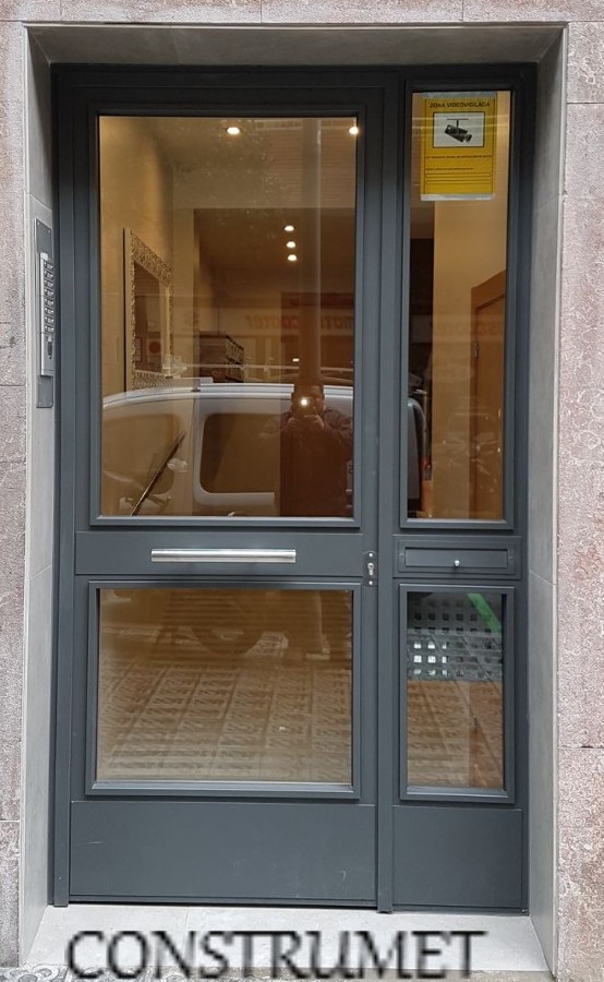 Puerta comunidad