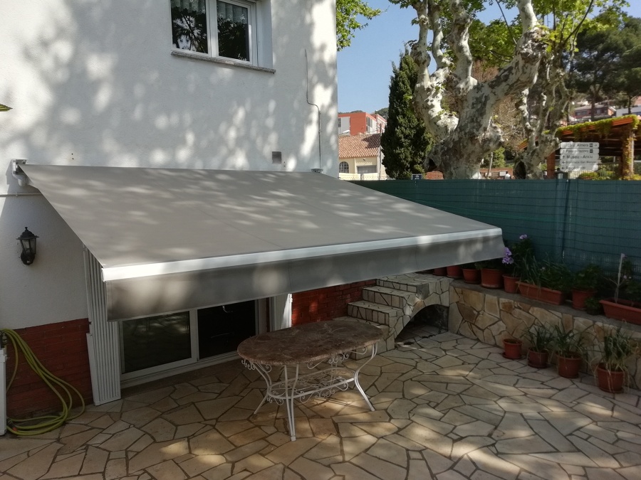 Toldo brazo invisible para terraza