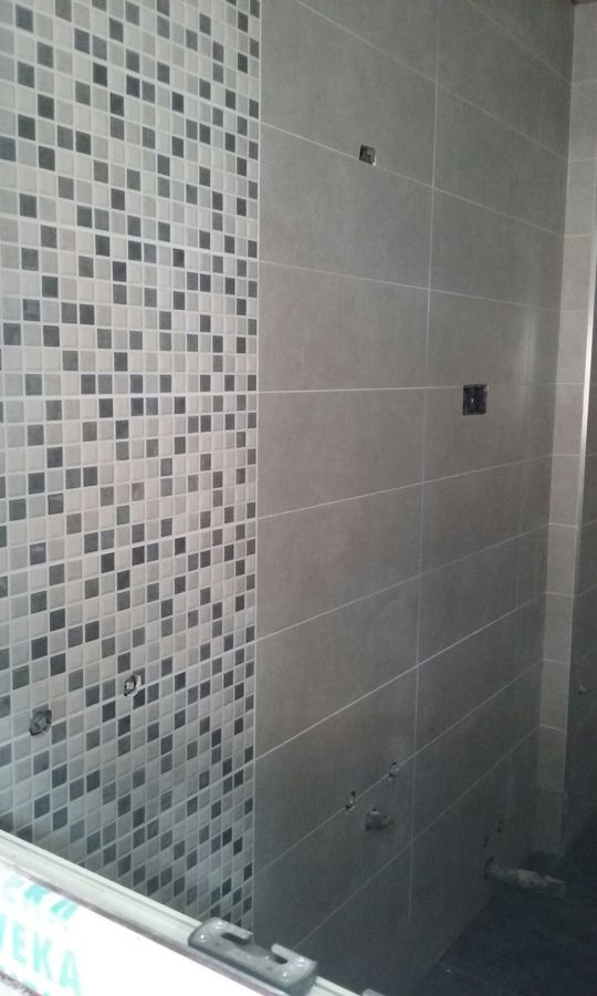 Combinacion de gresite (imitacion) con azulejo