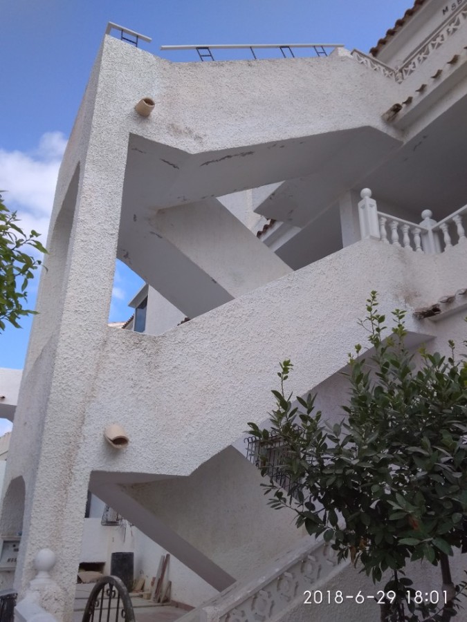 Rehabilitación escalera de acceso urbanización. Estado inicial