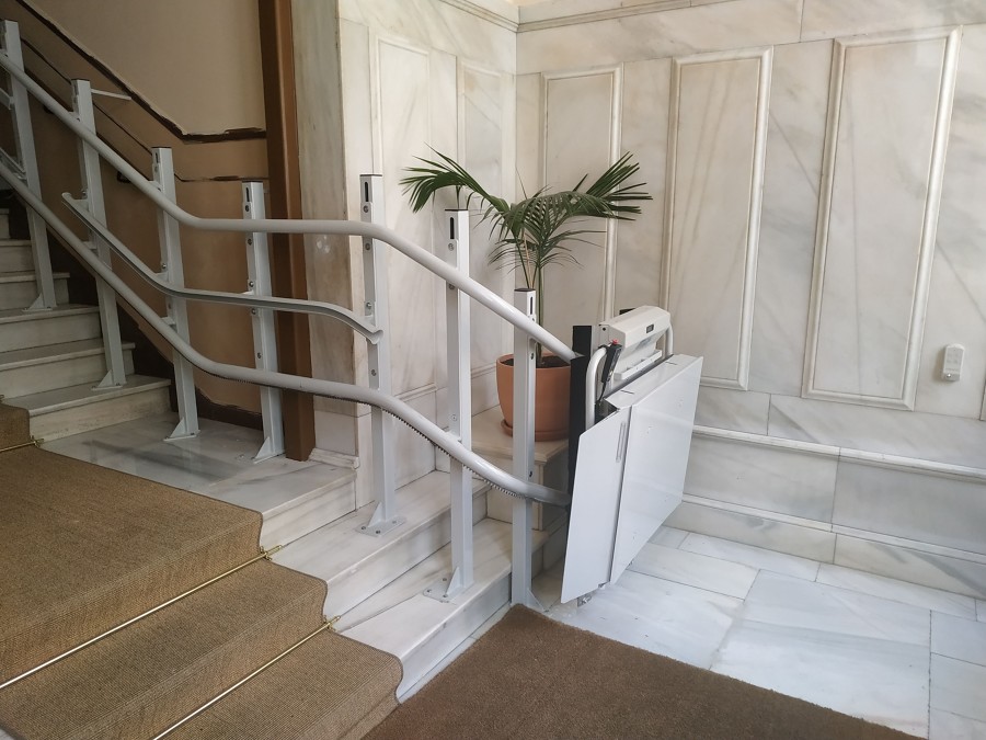 PLATAFORMA SALVA ESCALERAS CURVO