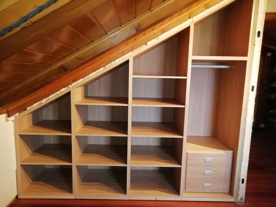 Interior de armario empotrado en caido .