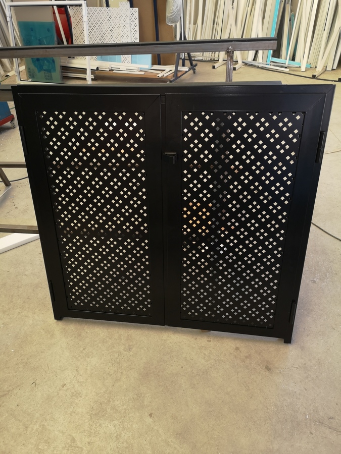Puerta depuradora piscina en aluminio lacado en negro