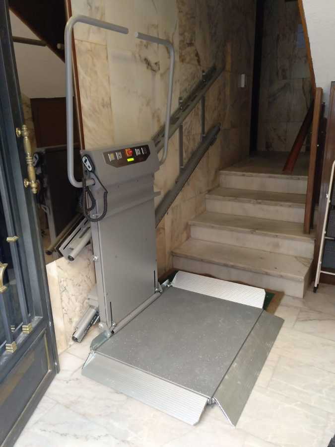 PLATAFORMA SALVA ESCALERAS TRAMO RECTO