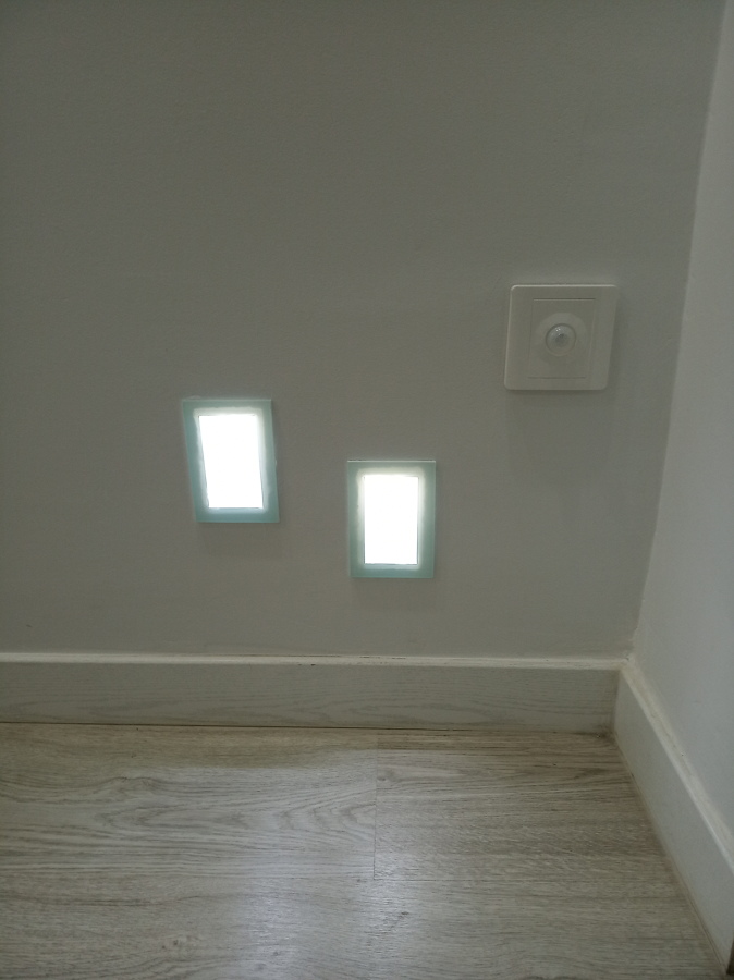 APLIQUE EMPOTRADO EN PARED