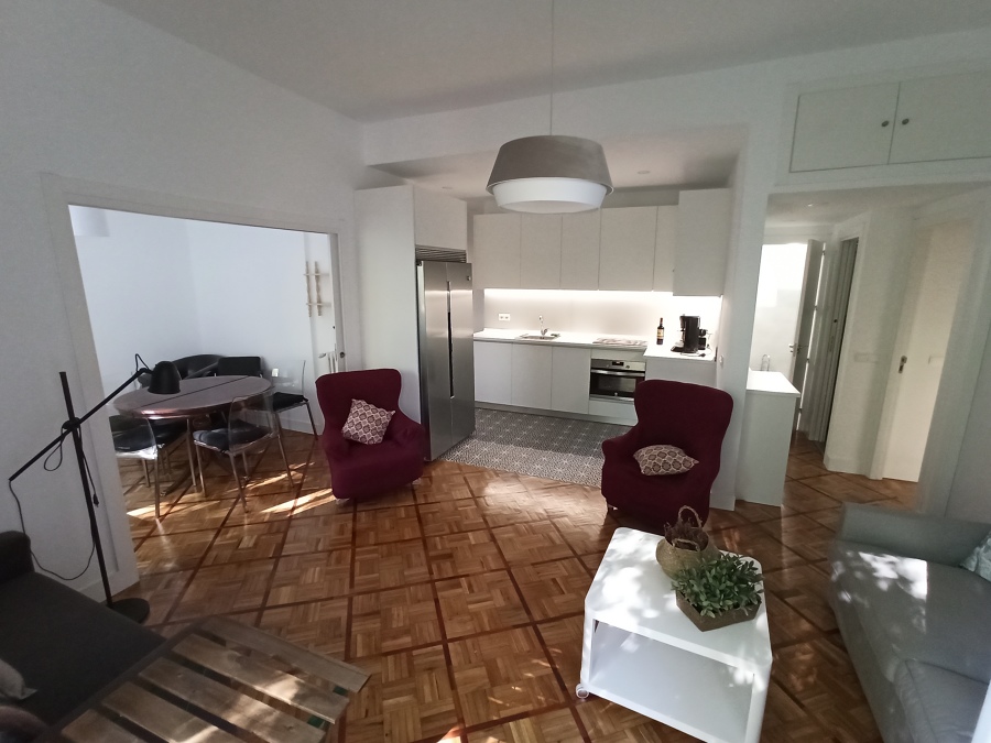 Salón abierto con cocina