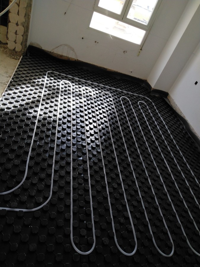 Instalacion de suelo radiante con aerotermia