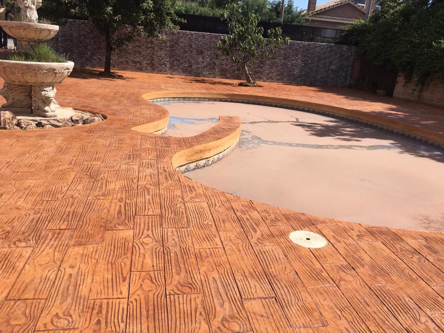 Hormigón impreso imitación madera nueva