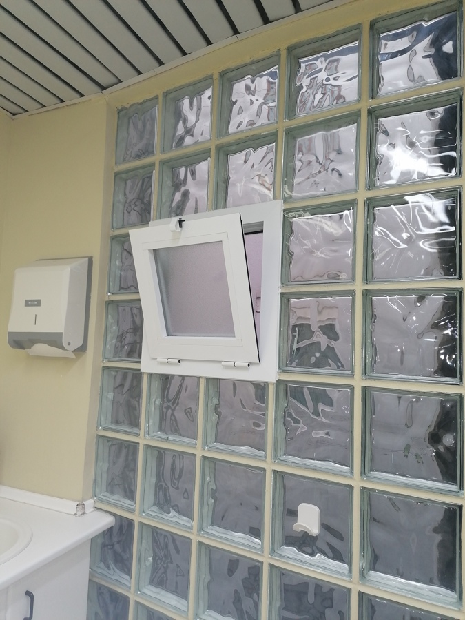 INCORPORACIÓN DE VENTANA PARA VENTILACIÓN