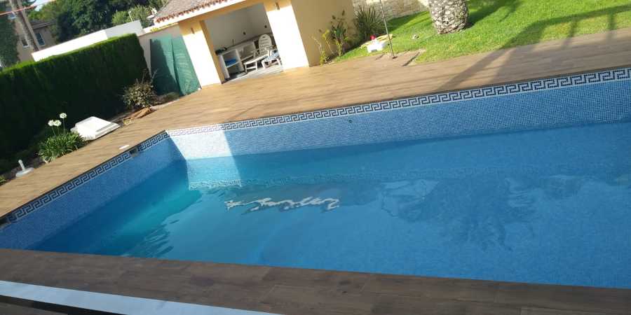 cambio de piso en exterior y piscina