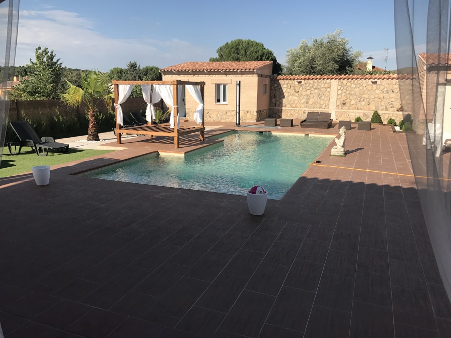 Piscina y patio