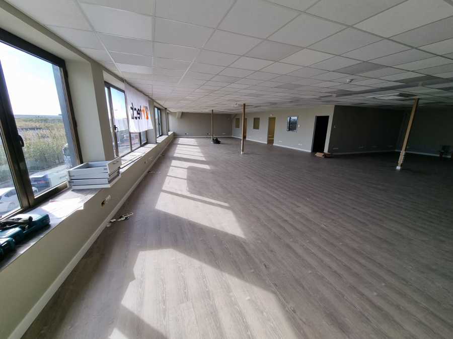 INSTALACIÓN DE PARQUET EN OFICINA
