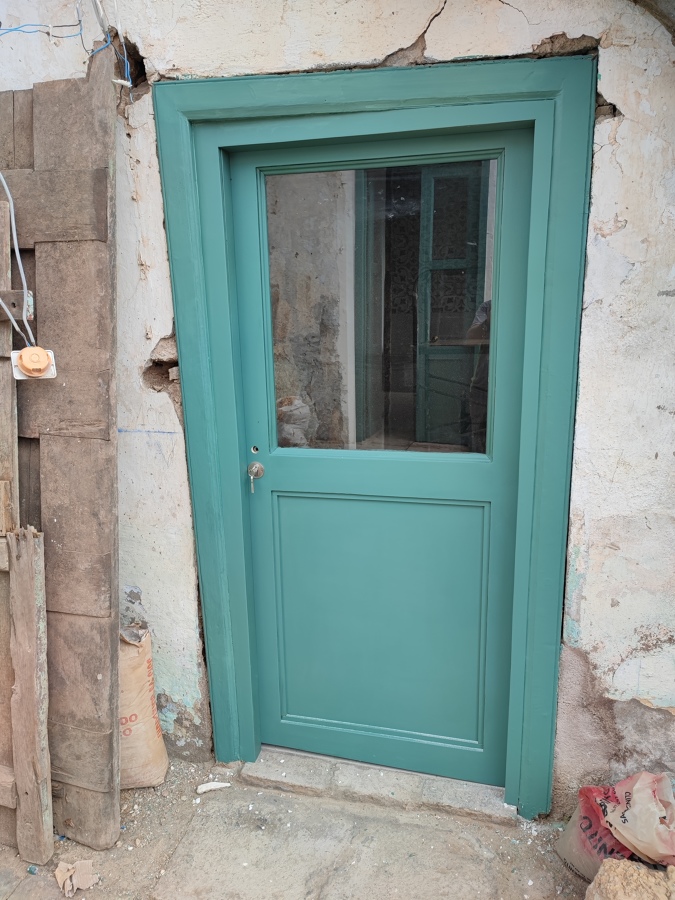 Puerta con vidrio ( carpintería de madera)