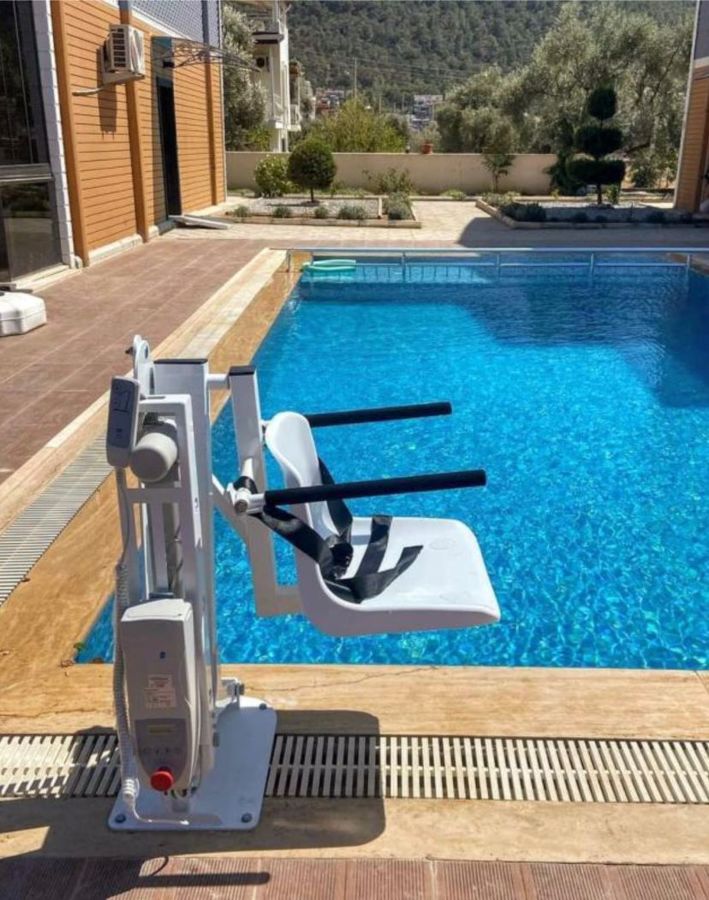Grúa para piscinas