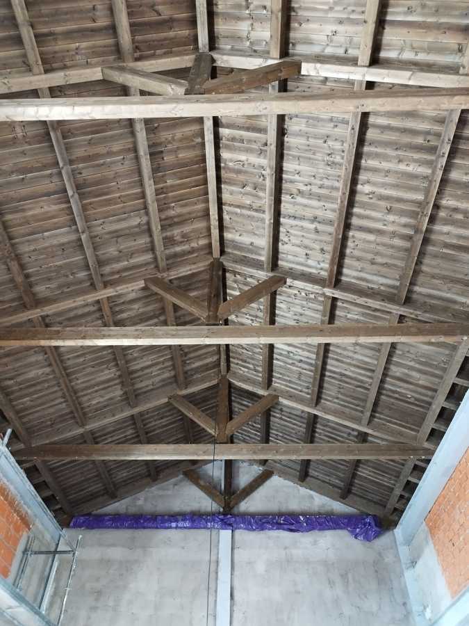 Estructura de madera formado por cerchas