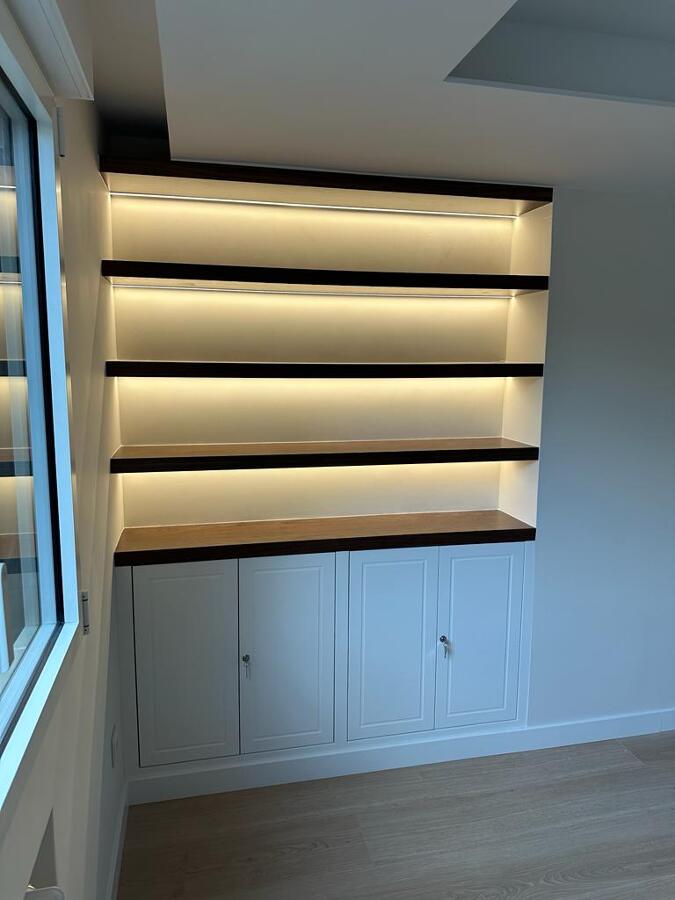 Estantería con mueble bajo