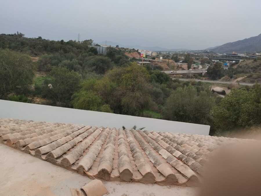 Colocacion de tejas antiguas en este caso