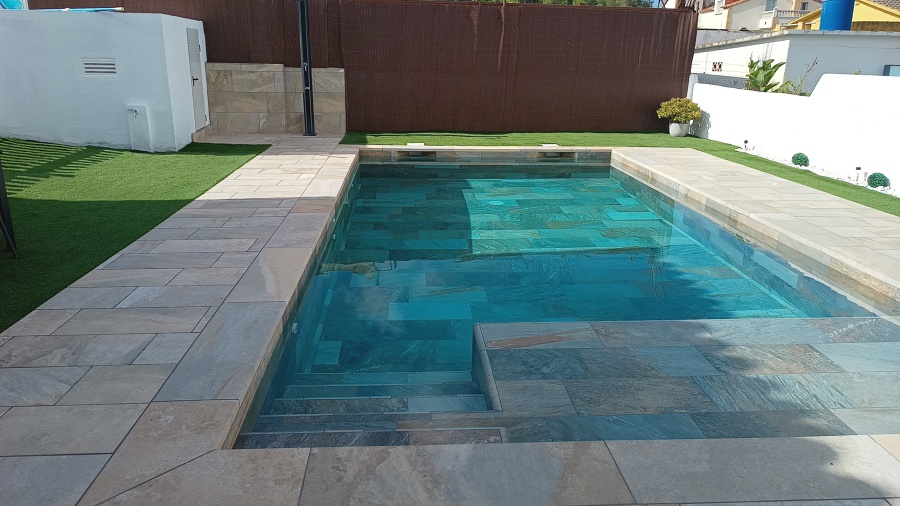 Piscina privada interior Serena Mix / Exterior Pietro Golden.