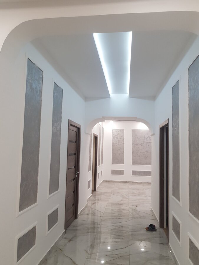 Pasillo terminado tras reforma integral