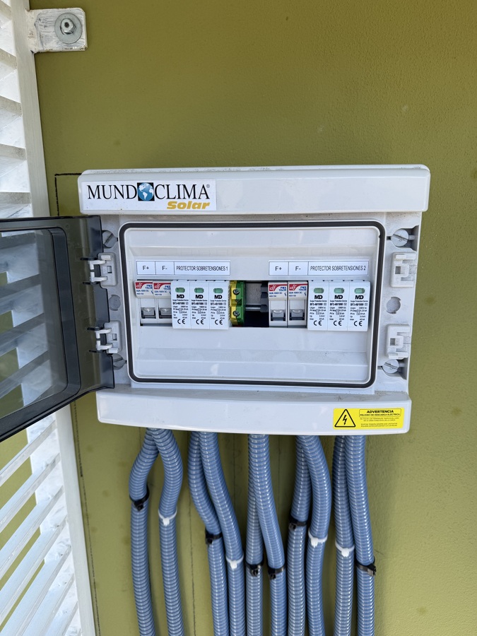 Cuadro fotovoltaico 24w.