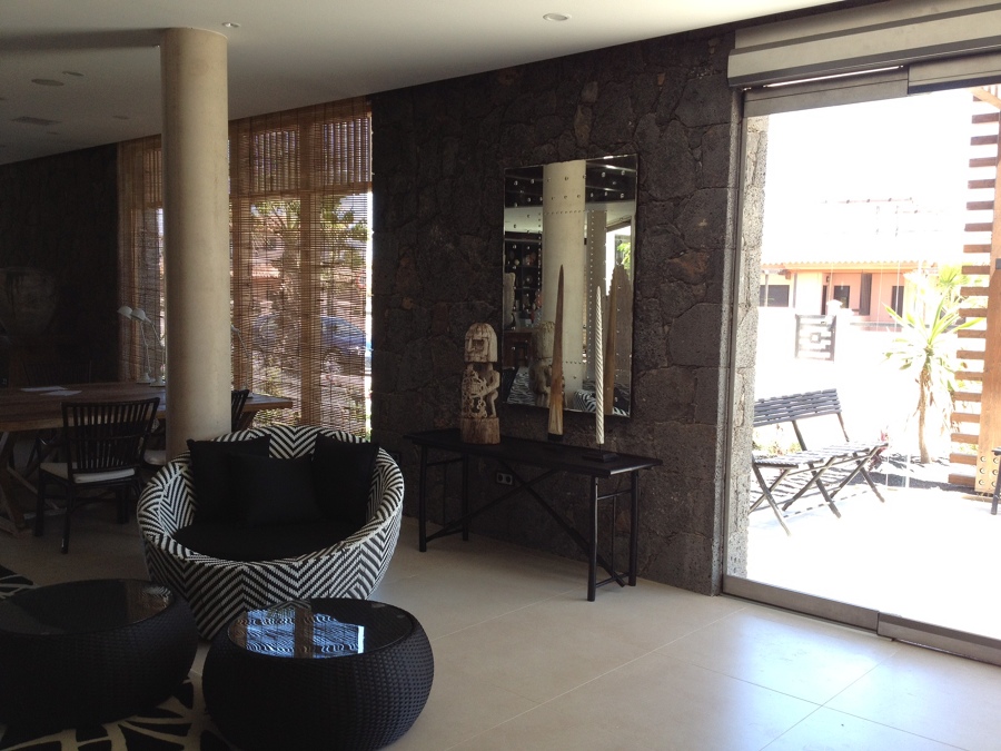 Detalle de pared interior Recepcion Hotel