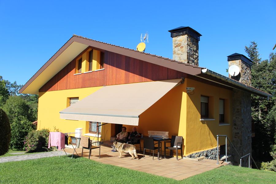 Fachada chalet.