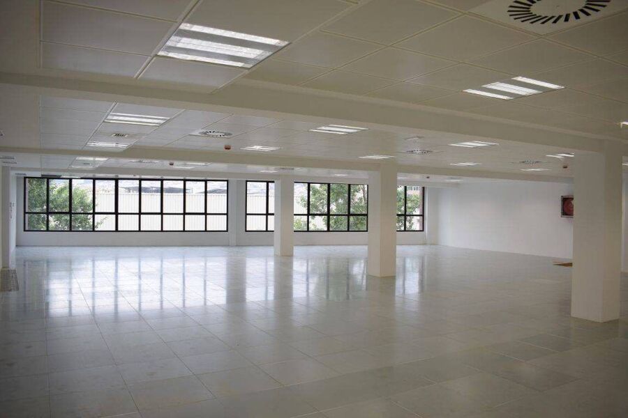Limpieza de nave en sant cugat