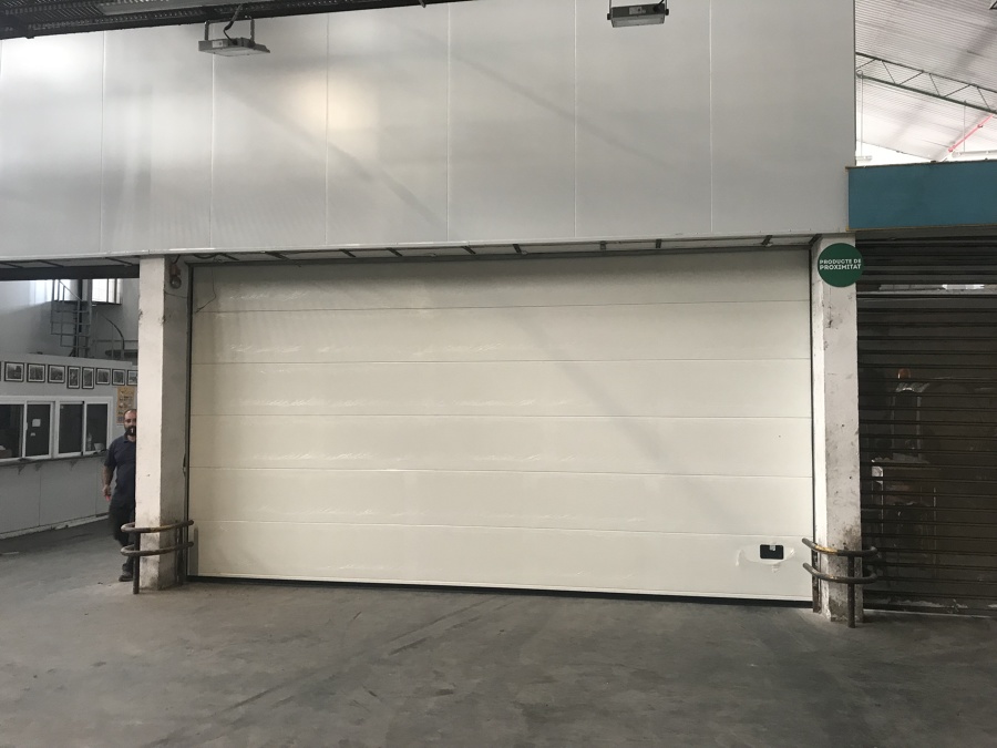 Puerta seccional garaje