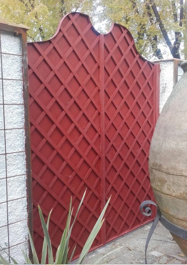Puerta metálica de Finca
