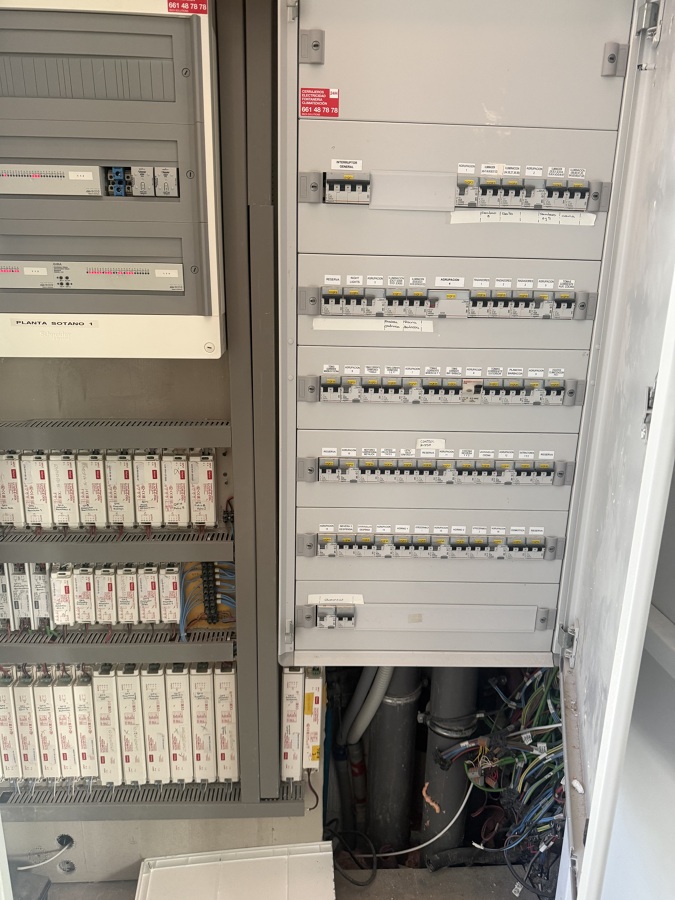 Armario eléctrico villa ibiza.