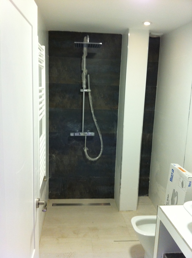 baño con pilar