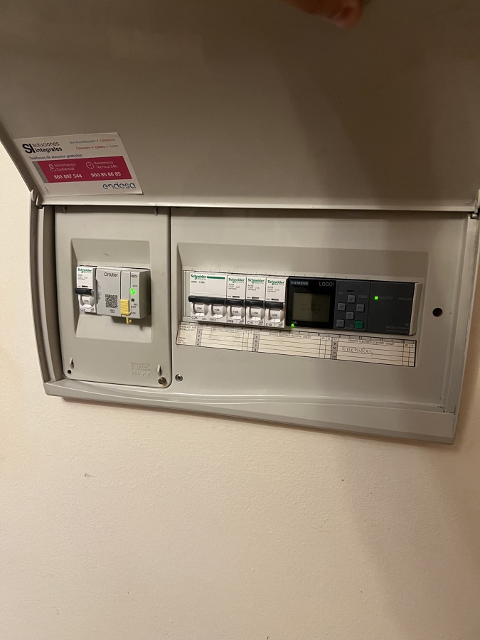 Cambio de cuadro eléctrico más instalación pesrsianas automaticss