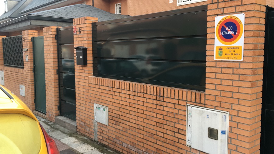 Valla y puerta 