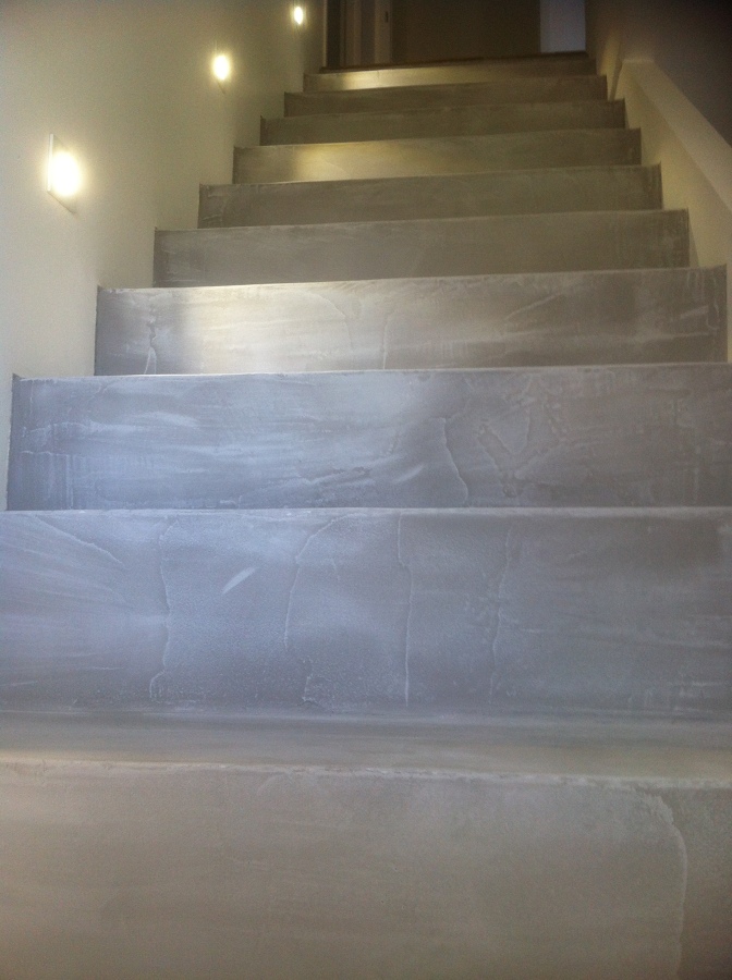 Escalera en microcemento gris perla