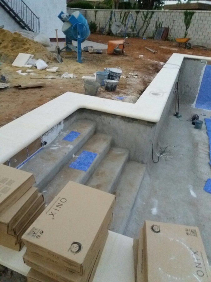 Comienzo alicatado piscina