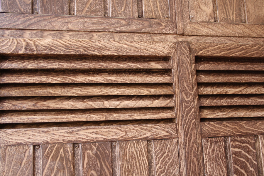 Imitación de madera en armario de gas DE CERCA.