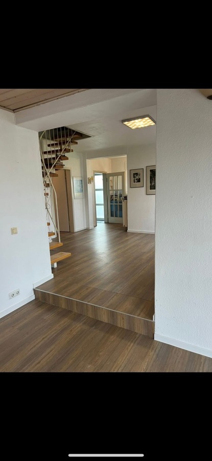 Instalación de suelo vinílico en diseño madera