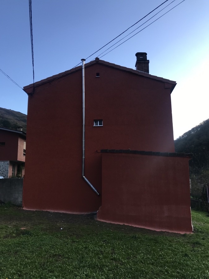 Aislamiento medianera sistema SATE, vivienda Morcín