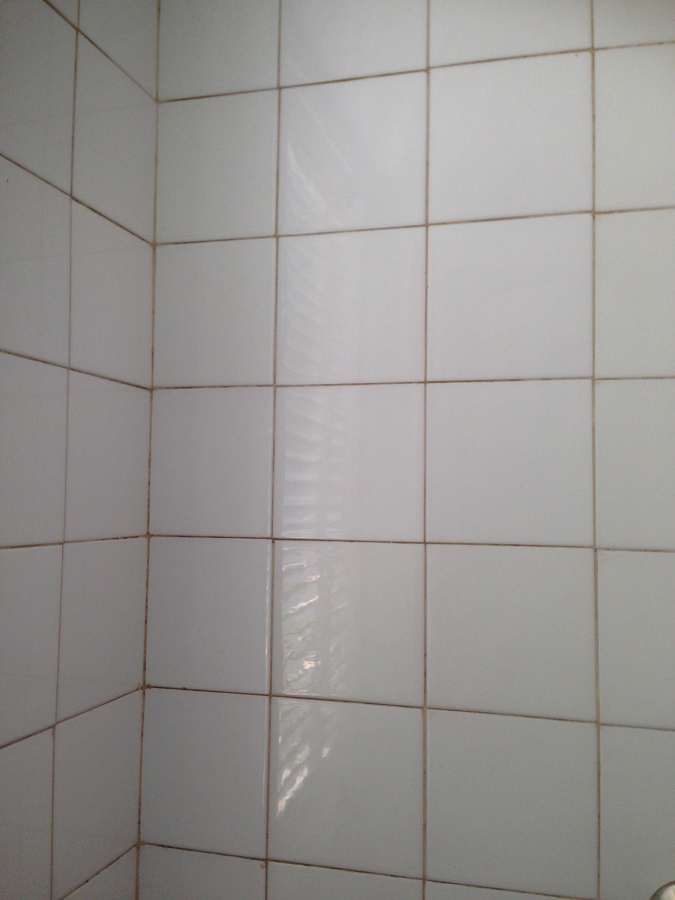Azulejos detrás de la nevera