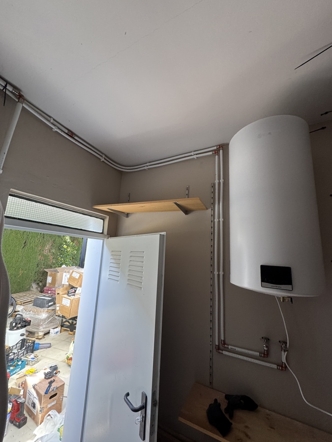 Instalación de termo eléctrico con tuberías nuevas de agua