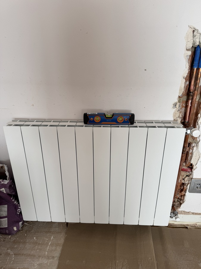 Instalación de radiador de aluminio en vivienda