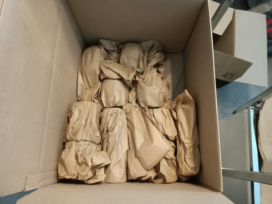 Las copas siempre se coloca con el papel mástil